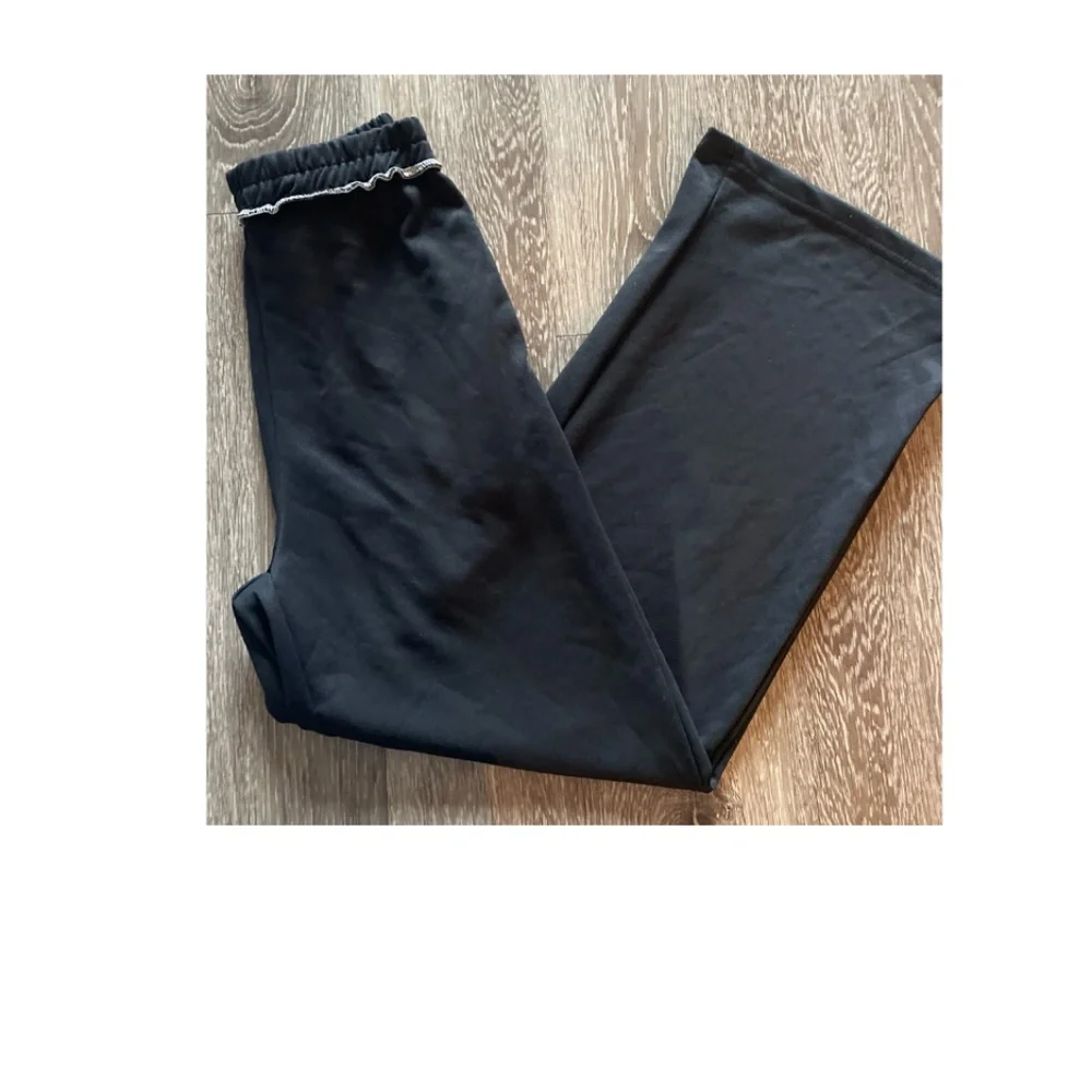 NWOT TWO PIECE BEAUTIFUL CONTRAST SET BY SHEIN! - Picture 3 of 5